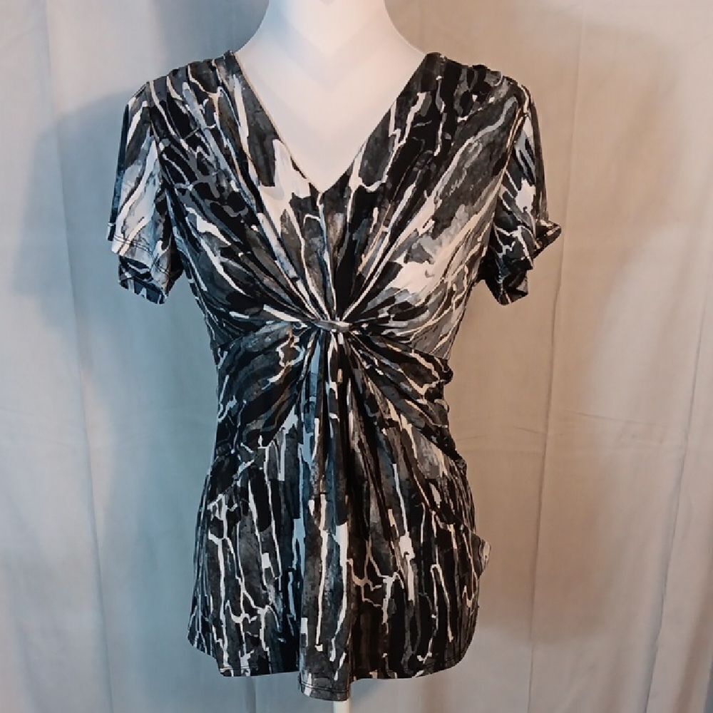 Daisy Fuentes Stylish Black and White Women's Top